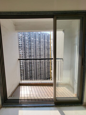 Room in 2 BHK Apartment at Runwal Eirene, Balkum Pada – for Rent