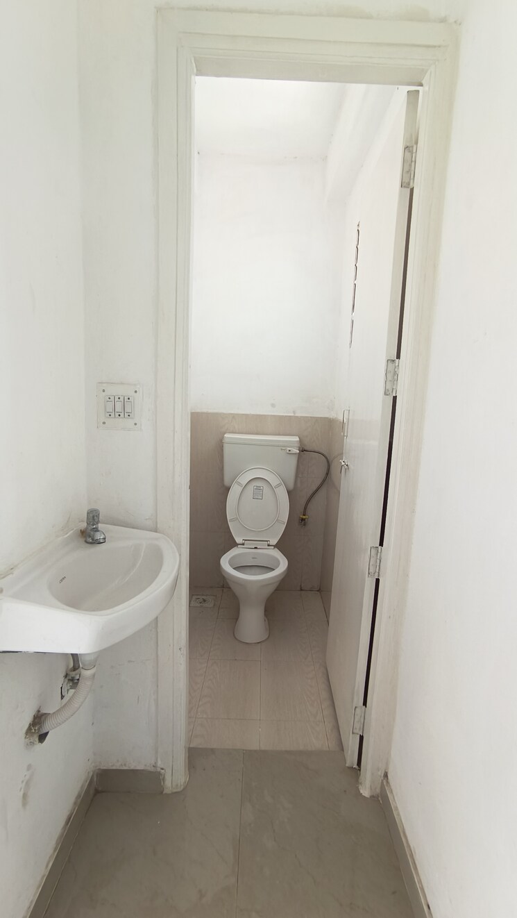 Bathroom, applewood-satyesh-residency 1 Bedroom 646 Sq.Ft. Apartment In Shela Ahmedabad 8636546