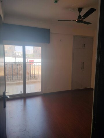 Room in 3 BHK Villa at Paramount Golfforeste Villas, Zeta I Greater Noida – for Sale