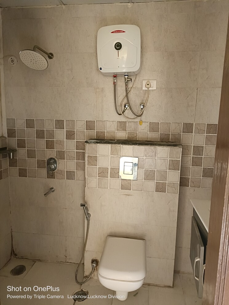 Bathroom, mi-rustle-court 2 Bedroom 1450 Sq.Ft. Apartment In Gomti Nagar Lucknow 8636617