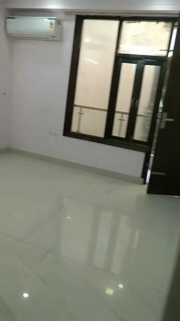 Room in 2 BHK Builder Floor at Mehrauli – for Rent