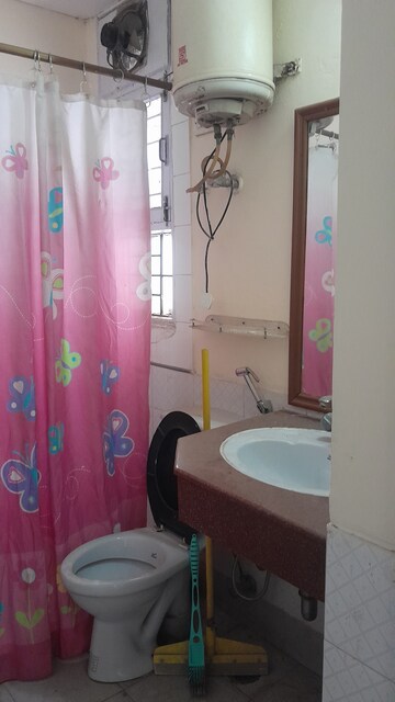 Furnished Amenities in 2.5 BHK Builder Floor at Unitech South City II, Sector 50 – for Rent