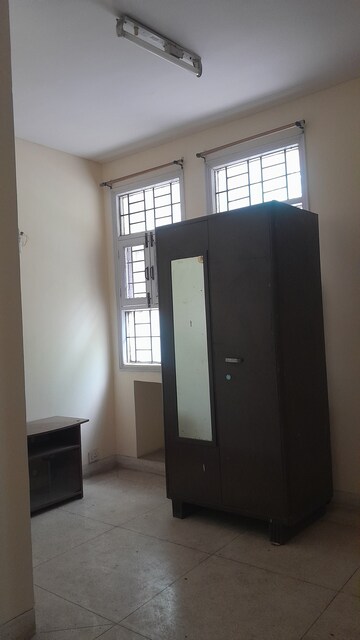 Furnished Amenities in 2.5 BHK Builder Floor at Unitech South City II, Sector 50 – for Rent