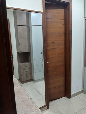 Furnished Amenities in 3.5 BHK Builder Floor at Sector 13 – for Rent