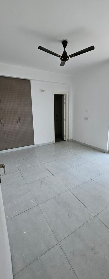 Room in 2 BHK Apartment at DAH Greentech NX Avenue, Tech Zone 4 Greater Noida – for Rent