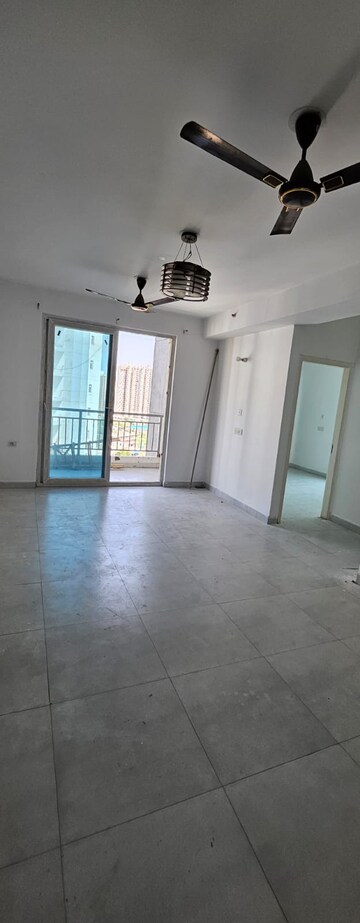 Room in 2 BHK Apartment at DAH Greentech NX Avenue, Tech Zone 4 Greater Noida – for Rent