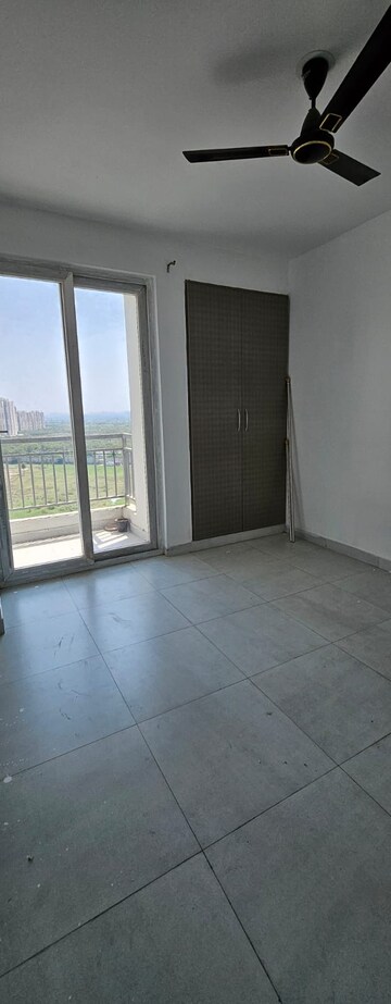 Room in 2 BHK Apartment at DAH Greentech NX Avenue, Tech Zone 4 Greater Noida – for Rent