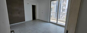 Room in 2 BHK Apartment at DAH Greentech NX Avenue, Tech Zone 4 Greater Noida – for Rent