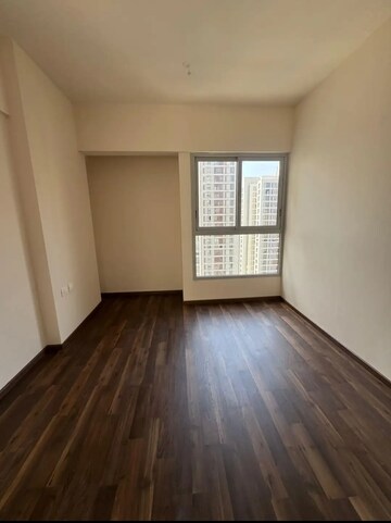 Room in 2 BHK Apartment at Piramal Vaikunth, Balkum Pada – for Rent