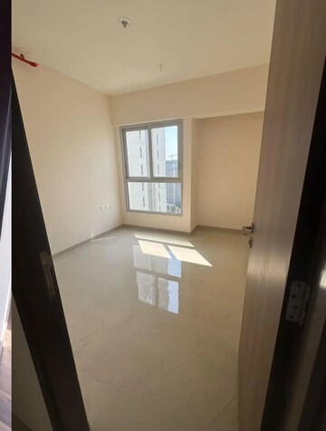 Room in 2 BHK Apartment at Piramal Vaikunth, Balkum Pada – for Rent