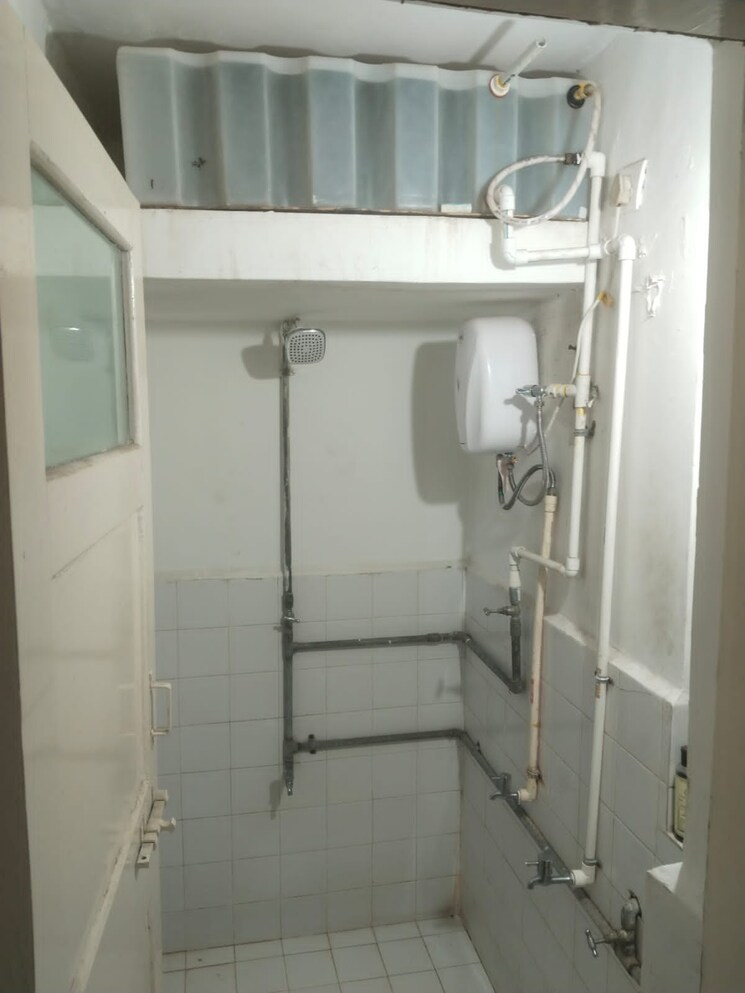 Attached Bathroom, viman nagar 1 Bedroom 600 Sq.Ft. Apartment In Viman Nagar Pune 8636692