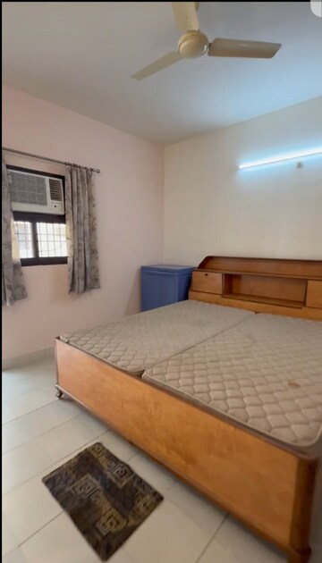 Bedroom in 2 BHK Apartment at Gomti Nagar – for Rent