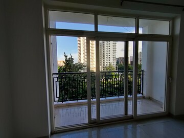 Room in 3 BHK Apartment at Ansals Celebrity Greens, Sushant Golf City – for Rent