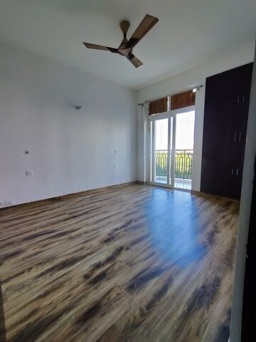Room in 3 BHK Apartment at Ansals Celebrity Greens, Sushant Golf City – for Rent