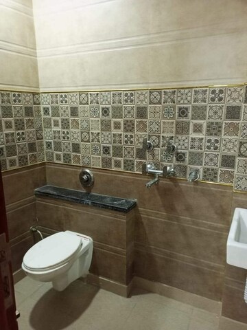 Bathroom in 2.5 BHK Builder Floor at Shastri Nagar – for Rent