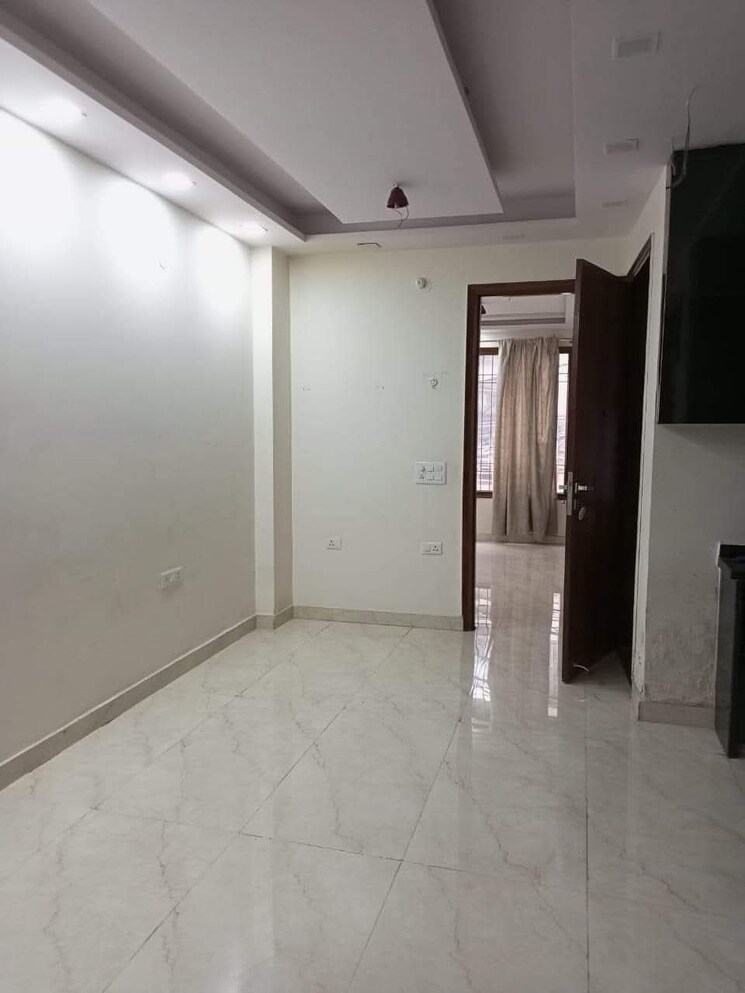 Room, shastri nagar 2.5 Bedroom 500 Sq.Ft. Builder Floor In Shastri Nagar Delhi 8636698