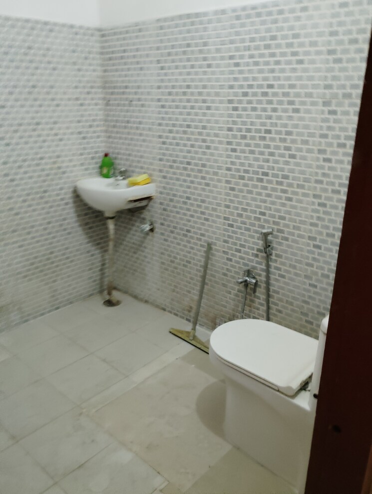 Bathroom, kalyanpur east 2 Bedroom 1500 Sq.Ft. Independent House In Kalyanpur East Lucknow 8636705