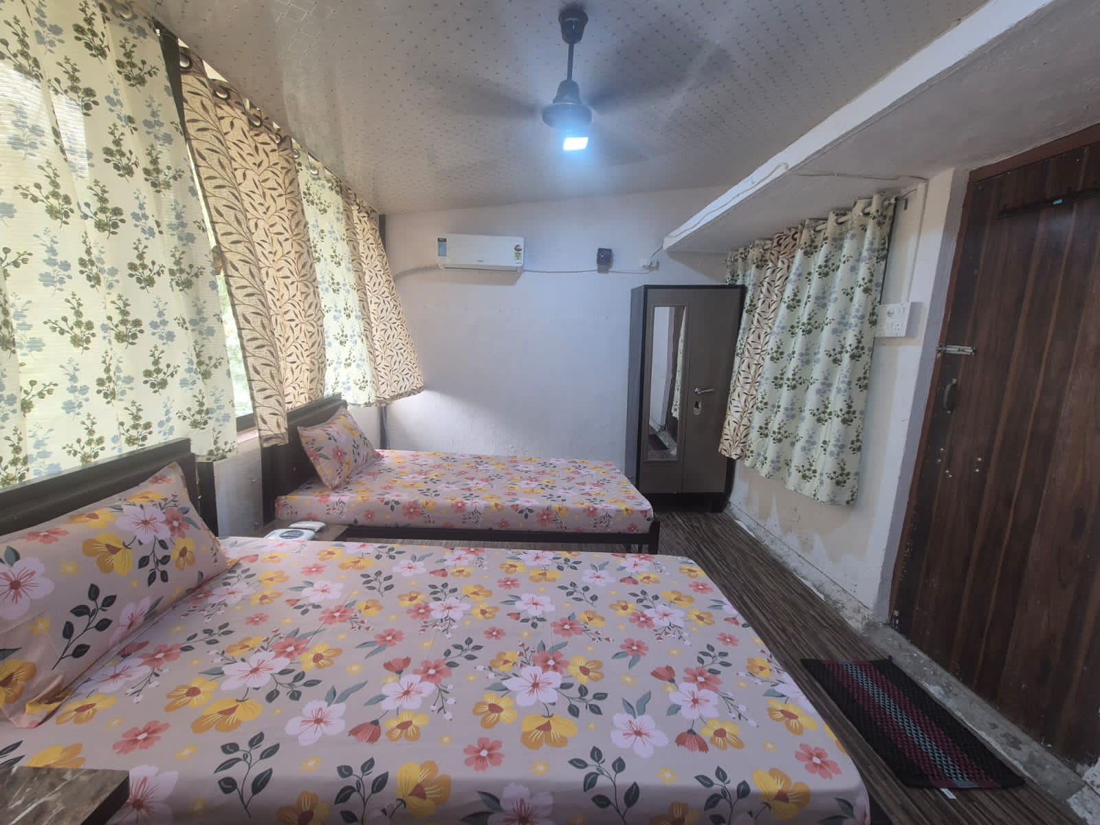 Pg For Rent in Gharapna 