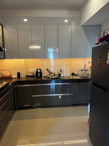 Kitchen in 3.5 BHK Apartment at Omaxe Waterscapes, Gomti Nagar – for Rent