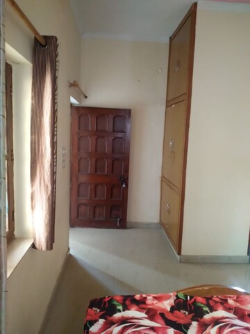 Room in 3 BHK Independent House at Gms Road – for Rent