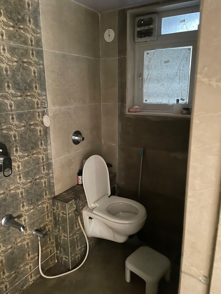 Bathroom, poseidon-apartment 2 Bedroom 750 Sq.Ft. Apartment In Andheri West Mumbai 8636822