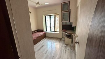 Room in 2 BHK Apartment at Sunrise Apartment Andheri, Andheri West – for Rent