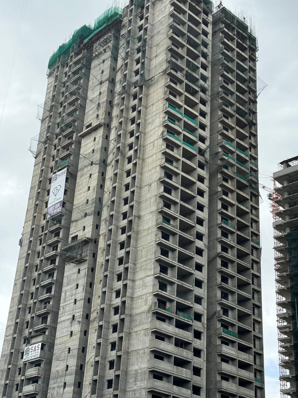 4 BHK + Pooja Room,Servant Room,Study Room Apartment For Sale in R One Diamond Tower