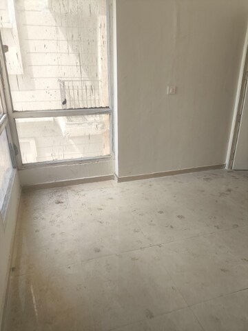 Room in 2 BHK Apartment at Signature Global The Millennia, Sector 37d – for Rent