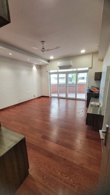 Room in 4 BHK Apartment at Parx Laureate, Sector 108 – for Rent