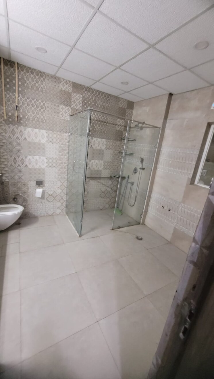 Bathroom, parx-laureate 4 Bedroom 4800 Sq.Ft. Apartment In Sector 108 Noida 8636969
