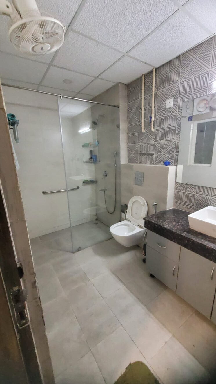 Bathroom, parx-laureate 4 Bedroom 4800 Sq.Ft. Apartment In Sector 108 Noida 8636969