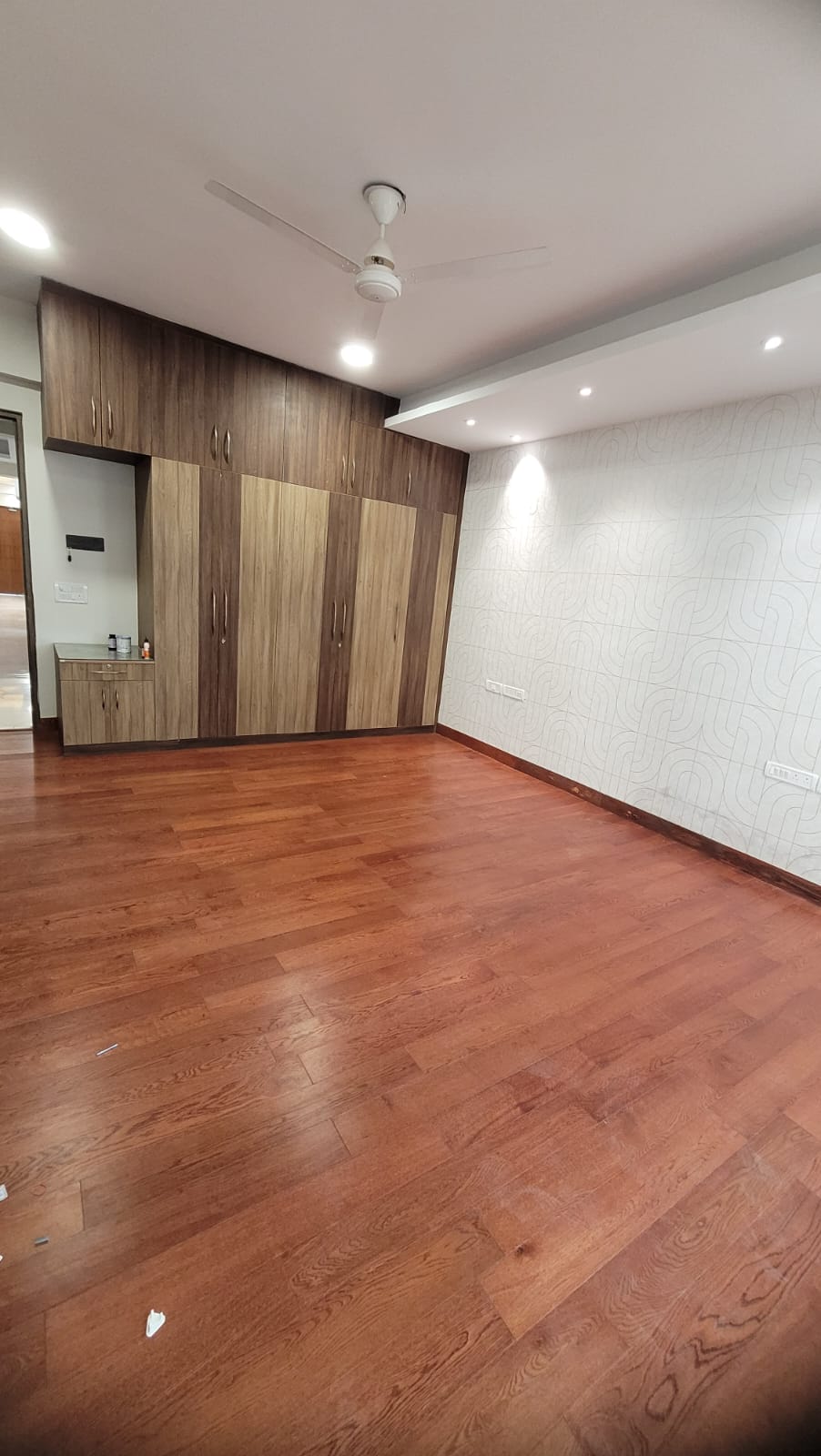 4 BHK + Servant Room Apartment For Rent in Parx Laureate