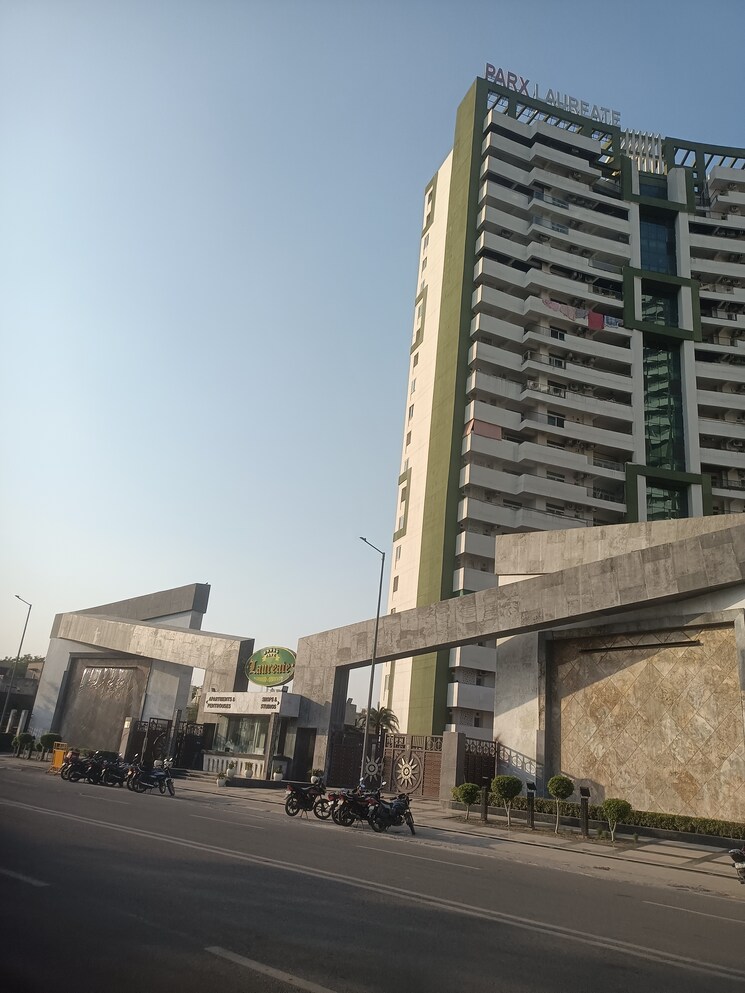 Exterior View, parx-laureate 4 Bedroom 4800 Sq.Ft. Apartment In Sector 108 Noida 8636969