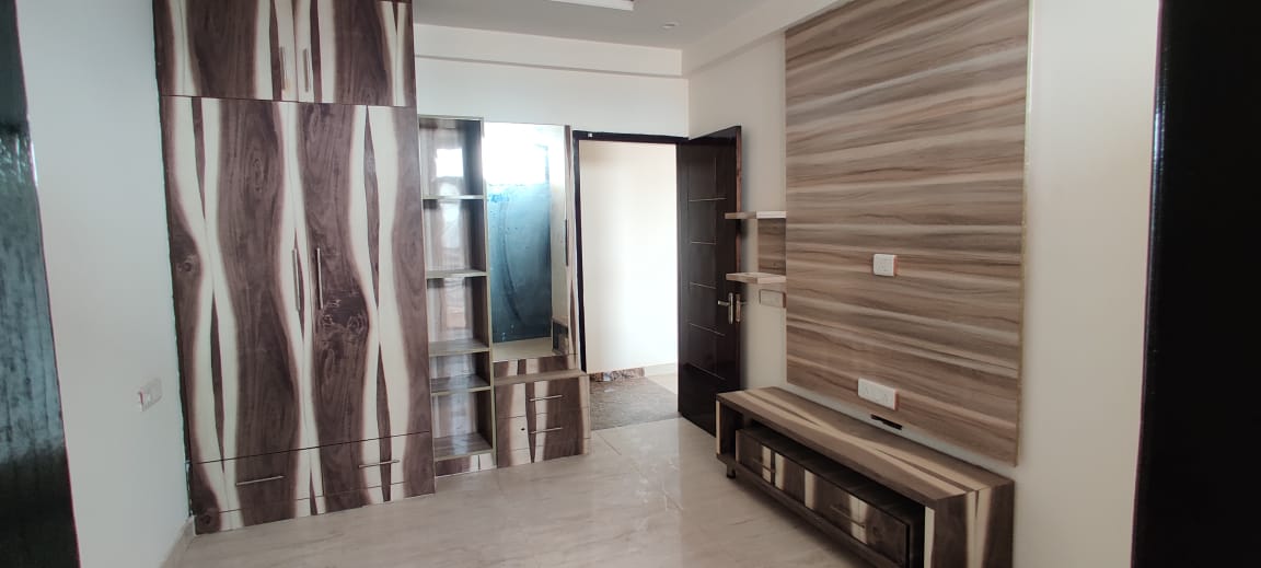 2 BHK + Servant Room Apartment For Rent in MP Metro Towers