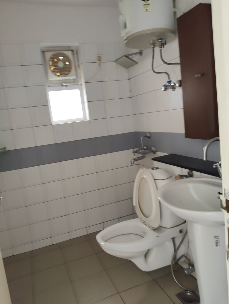 Bathroom, vatika-city 3 Bedroom 1774 Sq.Ft. Apartment In Sector 49 Gurgaon 8637031