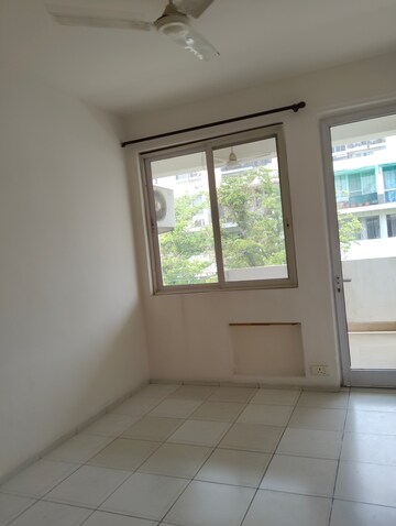 Room in 3 BHK Apartment at Vatika City, Sector 49 – for Rent