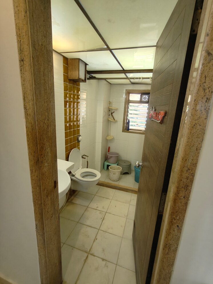 Bathroom, sai-amit-apartment 2 Bedroom 750 Sq.Ft. Apartment In Andheri West Mumbai 8637066