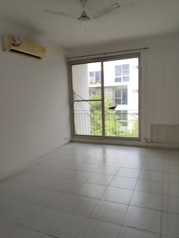 Room in 3 BHK Apartment at Vatika City, Sector 49 – for Rent