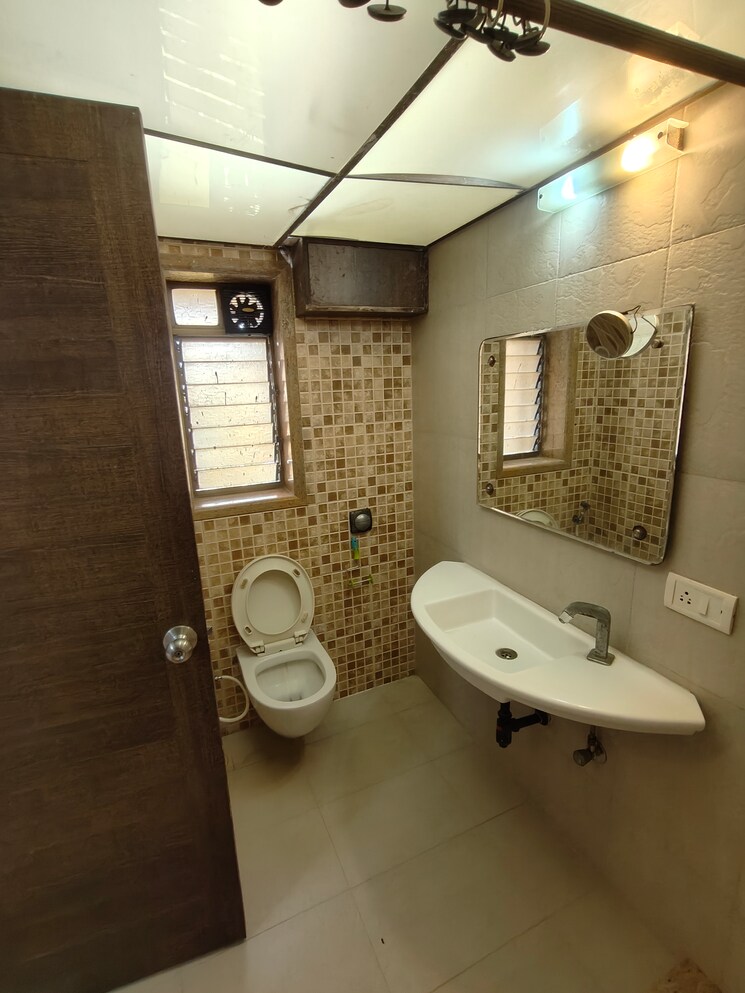 Bathroom, sai-amit-apartment 2 Bedroom 750 Sq.Ft. Apartment In Andheri West Mumbai 8637066