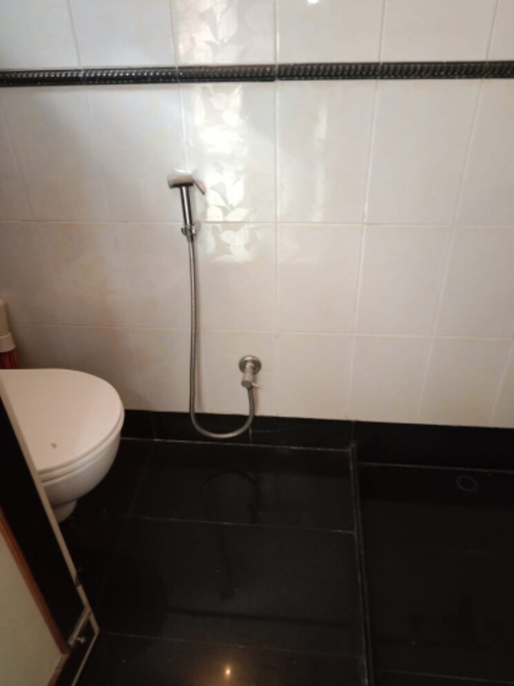 Bathroom, sett-minar 2 Bedroom 800 Sq.Ft. Apartment In Peddar Road Mumbai 8637065