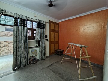 Parking in 3 BHK Independent House at Sector 10a – for Rent