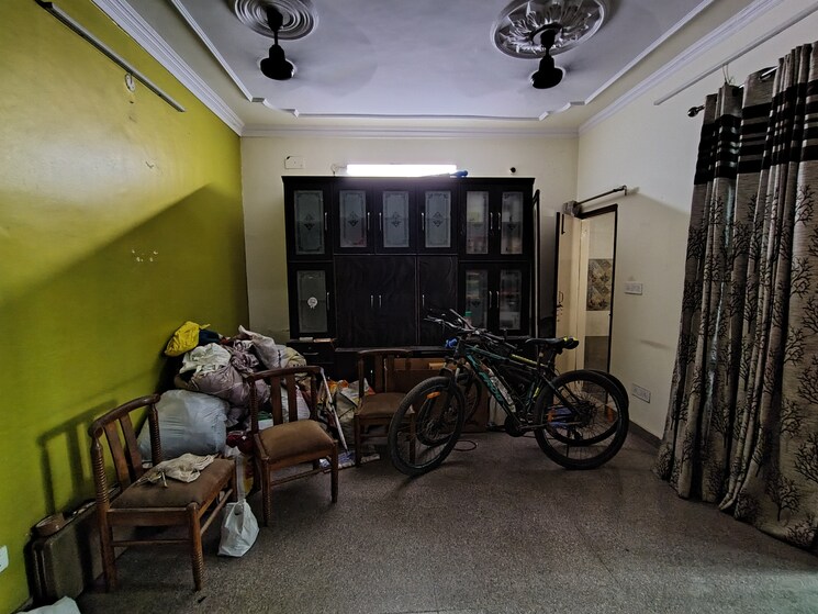 Gym, sector 10a 3 Bedroom 200 Sq.Yd. Independent House In Sector 10a Gurgaon 8637512