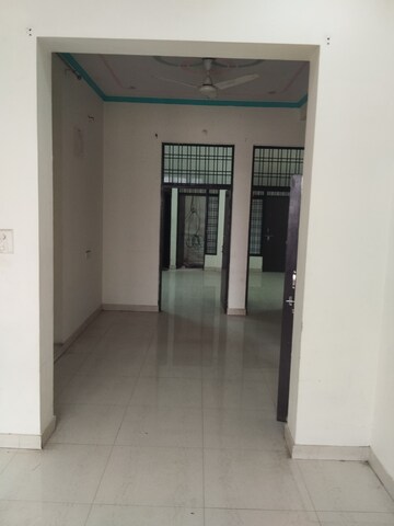 Room in 2 BHK Independent House at Gomti Nagar – for Rent