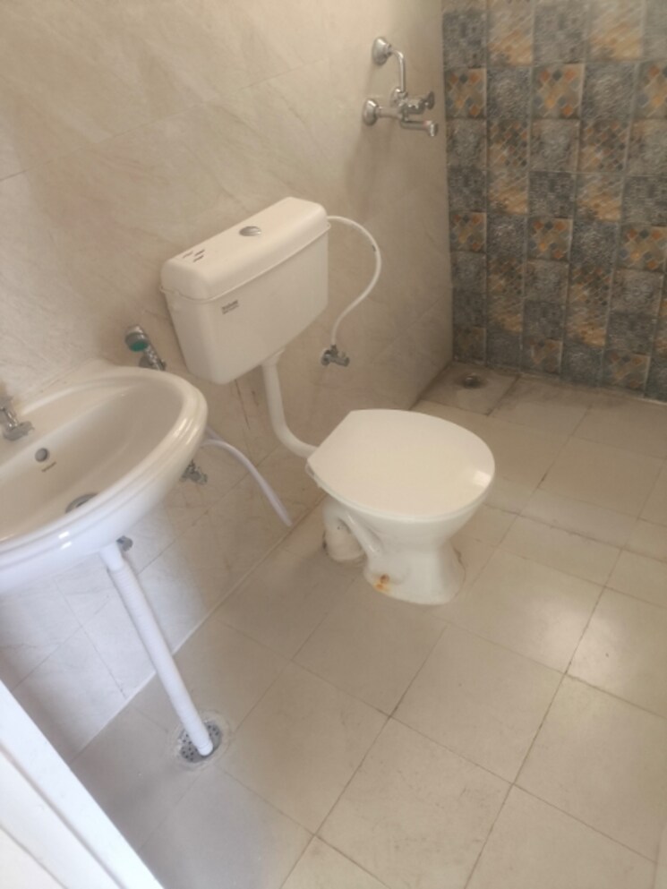 Bathroom, signature-global-proxima-phase-2 2 Bedroom 604 Sq.Ft. Apartment In Sector 89 Gurgaon 8637174