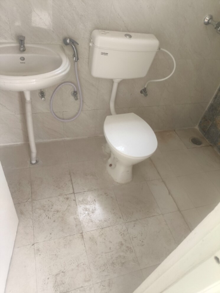 Bathroom, signature-global-proxima-phase-2 2 Bedroom 604 Sq.Ft. Apartment In Sector 89 Gurgaon 8637174