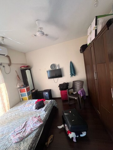 Room in 1 BHK Apartment at Conwood Astoria, Goregaon East – for Rent