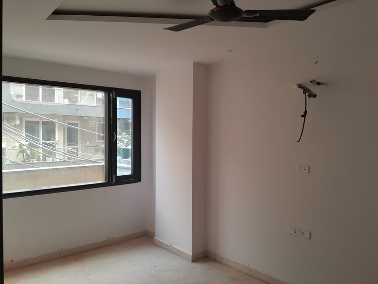 Room, rohini sector 8 3 Bedroom 1050 Sq.Ft. Builder Floor In Rohini Sector 8 Delhi 8637141