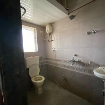 Bathroom in 2 BHK Apartment at Hari Vijay Lawns, Kanchangoan – for Rent
