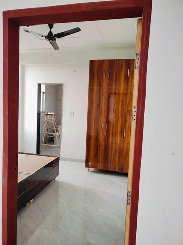 Room in 2 BHK Builder Floor at Sector 33 – for Rent