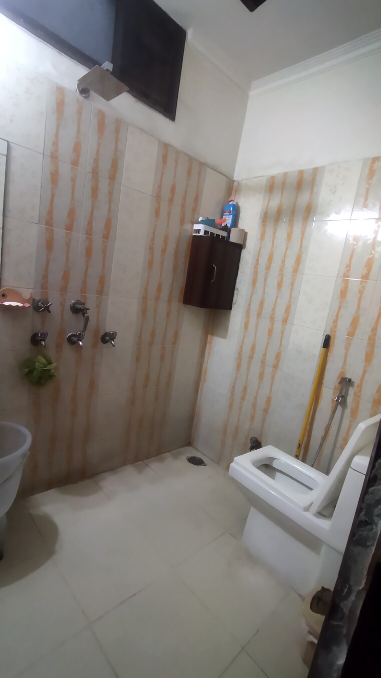 Bathroom, govindpuri 2 Bedroom 900 Sq.Ft. Builder Floor In Govindpuri Delhi 8637346